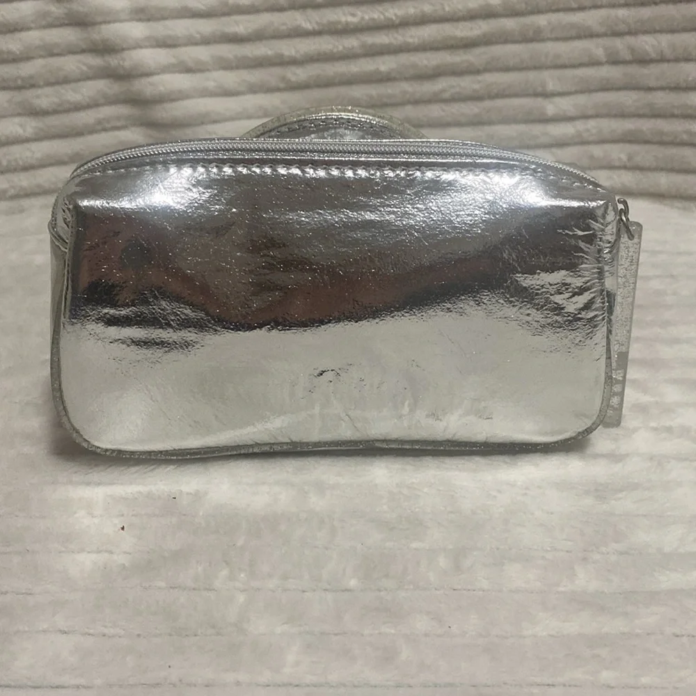 FREE GIFT WITH 1ST PURCHASE IN SHOW - Picture 2 of 5